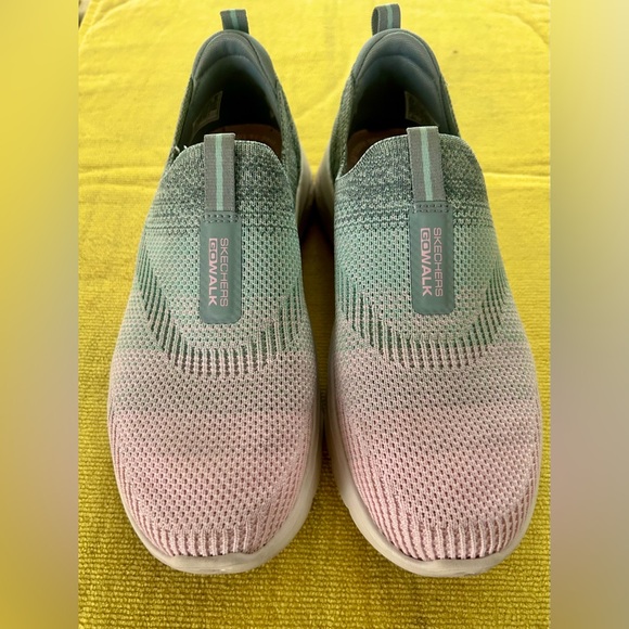 Sz 5.5 Skechers GoWalk Air Cooled Goga Mat Slip-On Sneakers - Picture 4 of 5